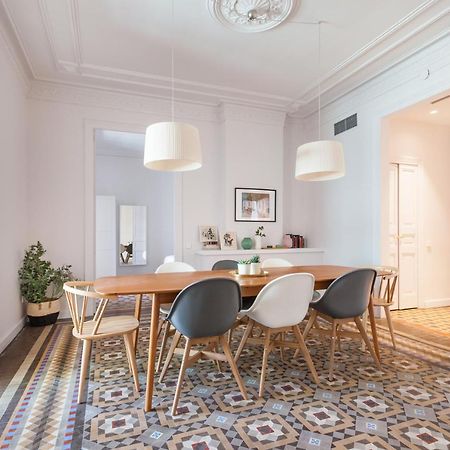 6 Dormitorios En Apartamento Modernista En El Corazon De Barcelona Exterior photo