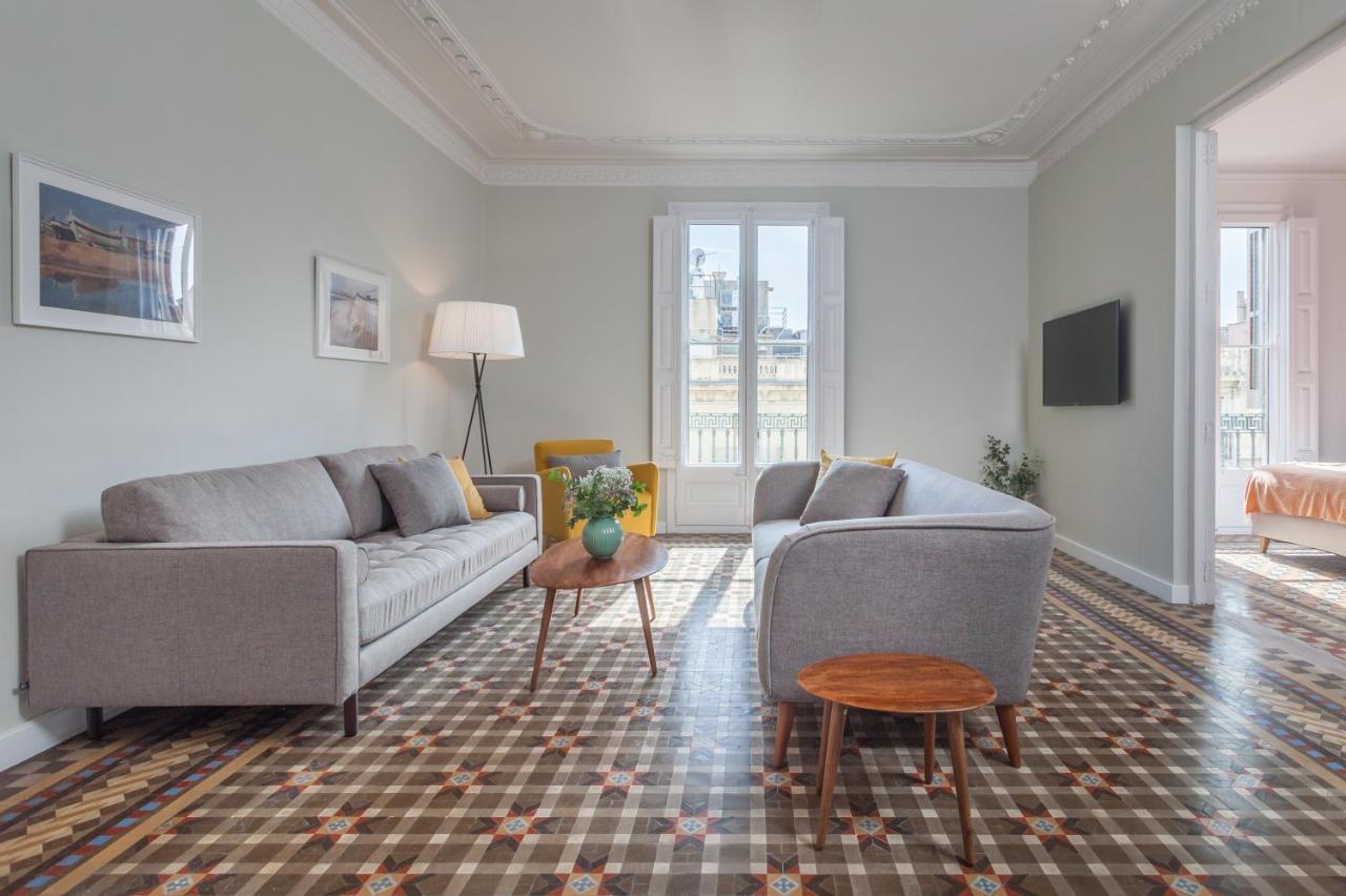 6 Dormitorios En Apartamento Modernista En El Corazon De Barcelona Exterior photo