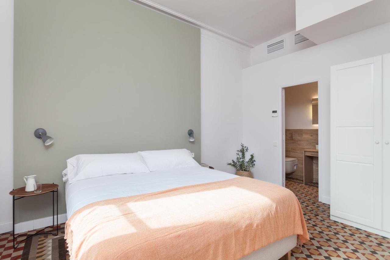 6 Dormitorios En Apartamento Modernista En El Corazon De Barcelona Exterior photo