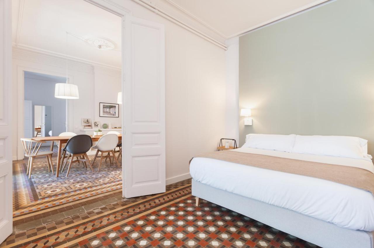 6 Dormitorios En Apartamento Modernista En El Corazon De Barcelona Exterior photo